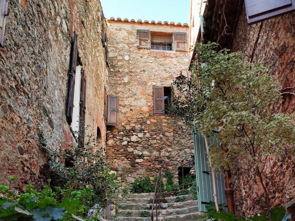 Les Thermes De Apartment *